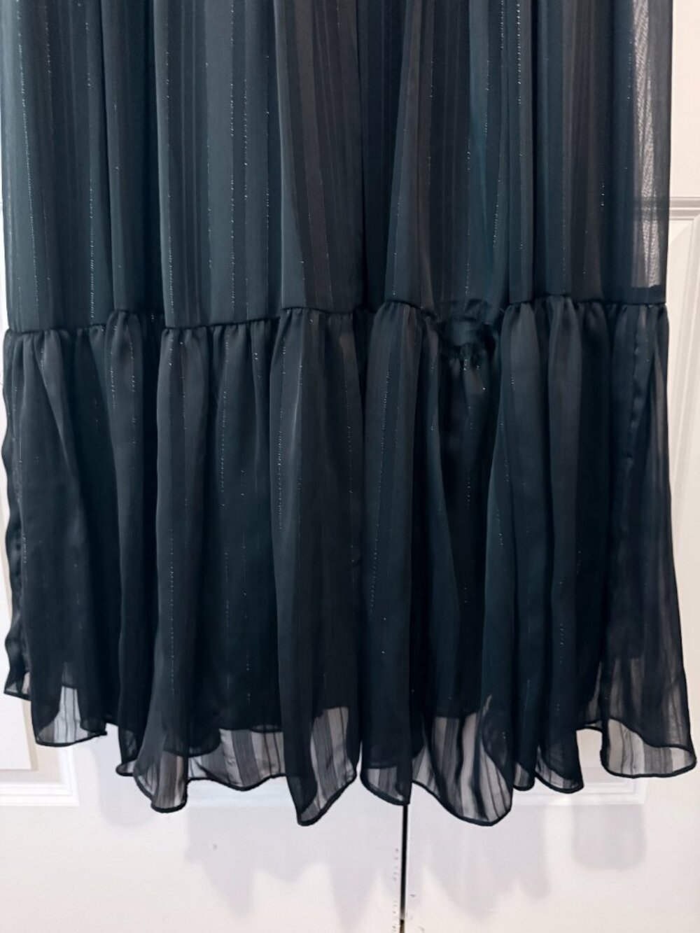 Mac Duggal Black Tiered Chiffon Halter A-Line Gown | Size 10 / L - Picture 9 of 11